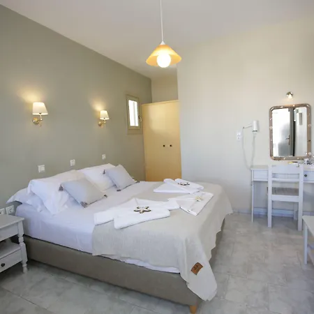 Alexandra's Aparthotel 4*
