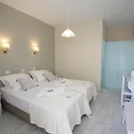 Alexandra's 4*